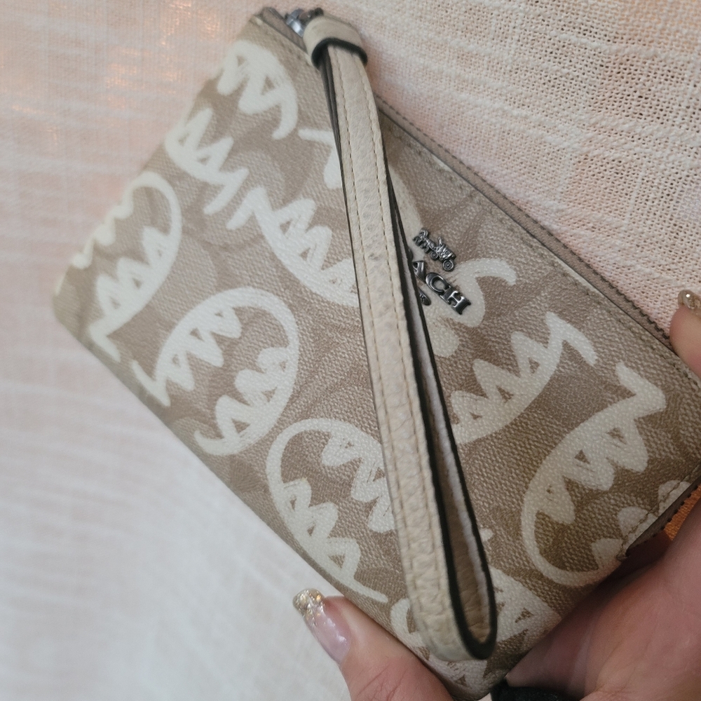 Coach Rexy By Guang Yu Corner Zip Wristlet - Picture 3 of 11